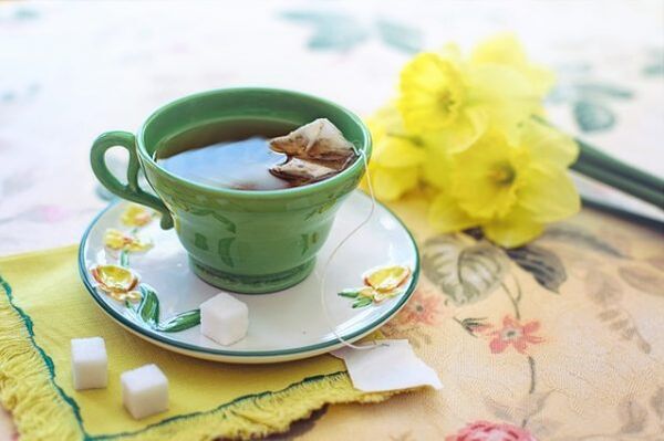 Green tea, herbal decoctions.